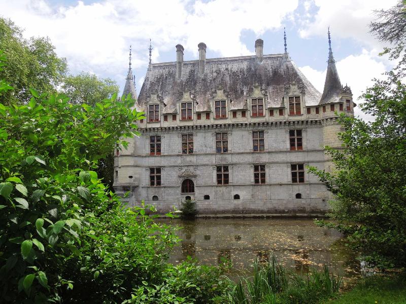 ����� ���-��-���� (chateau d'Azay-le-Rideau)