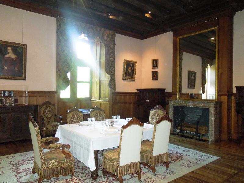 ����� ���-��-���� (chateau d'Azay-le-Rideau)