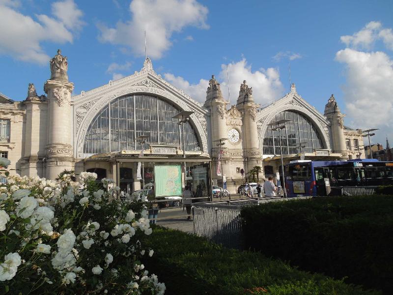 ��� (Tours)