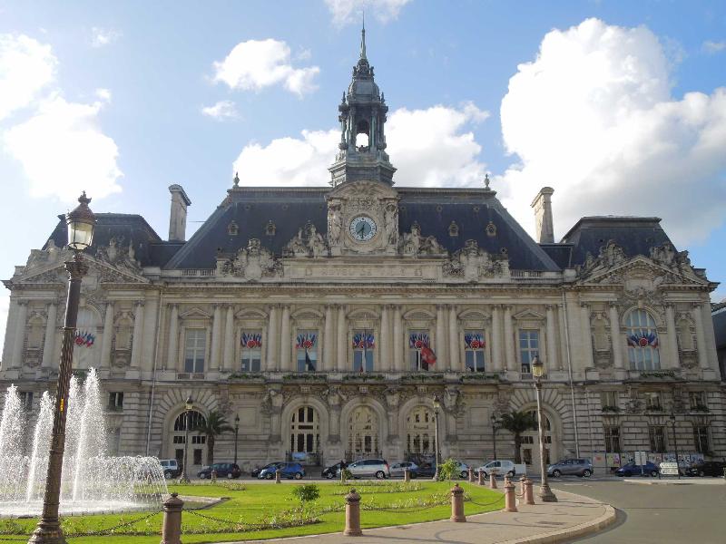 ��� (Tours)