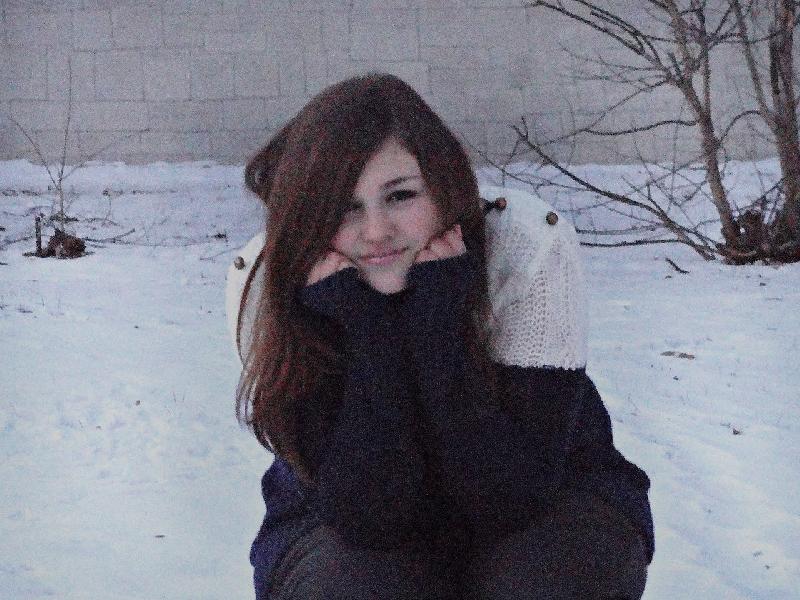 �)))