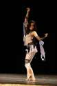 �����